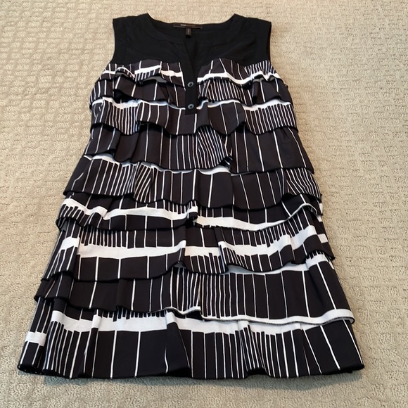đź’•Super cute BCBG Maxazria sleeveless black dress w/black&white ruffles & V neck - Picture 6 of 12